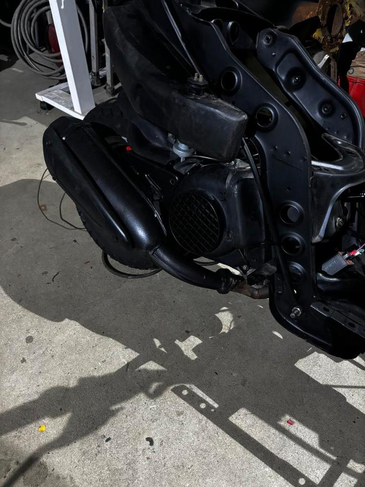 Piaggio typhoon blok 125cc, Fietsen en Brommers, Scooters | Piaggio, Gebruikt, Zip, Maximaal 45 km/u, Tweetakt, Ophalen