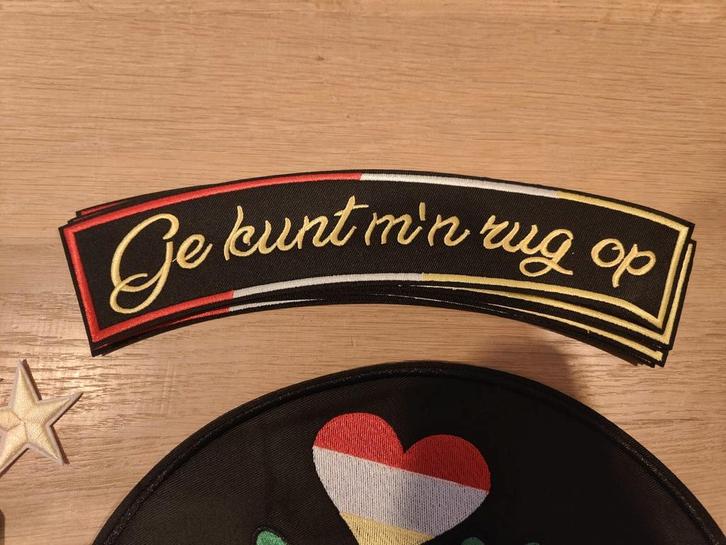 Verschillende Oeteldonk emblemen voor carnaval, Hobby en Vrije tijd, Kledingapplicaties en Hotfix, Nieuw, Ophalen of Verzenden