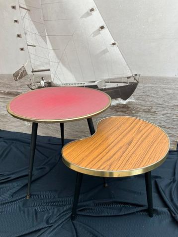 2 vintage bijzettafeltjes, jaren ‘50 beschikbaar voor biedingen