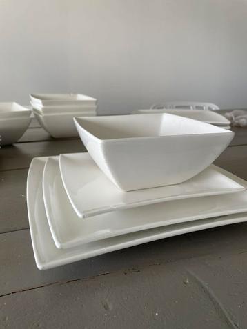 Maxwell williams servies beschikbaar voor biedingen