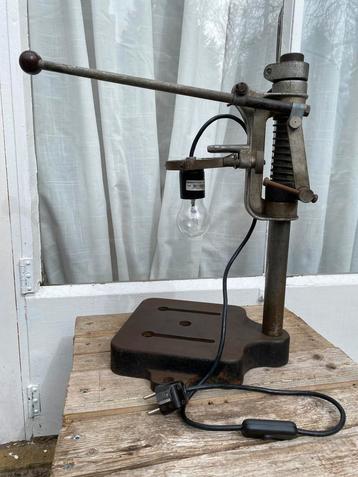 Steampunk tafellamp beschikbaar voor biedingen