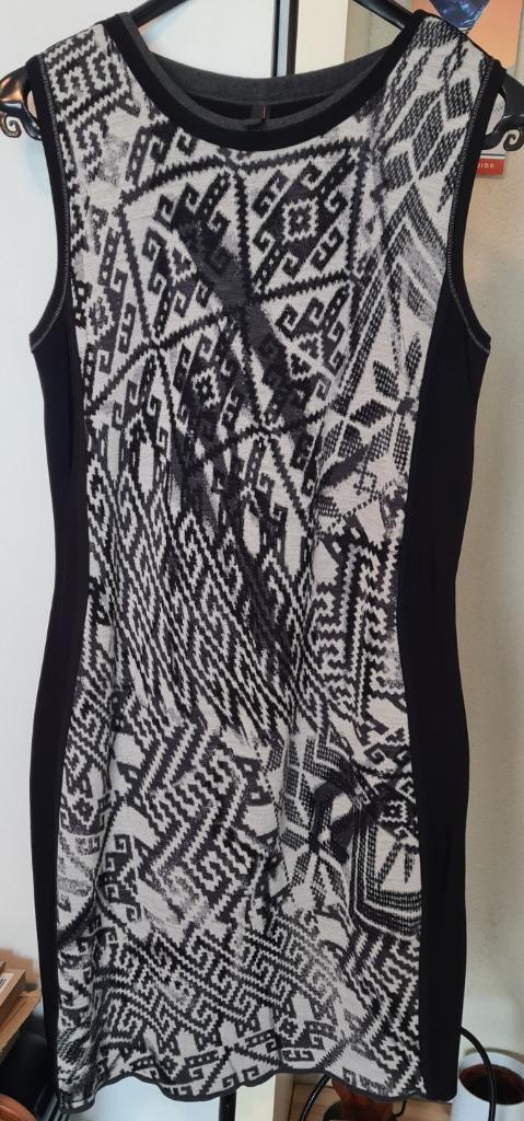 Prachtig jurkje van MARC CAIN, maat 5 (L/XL), Kleding | Dames, Jurken, Zo goed als nieuw, Maat 42/44 (L), Zwart, Boven de knie