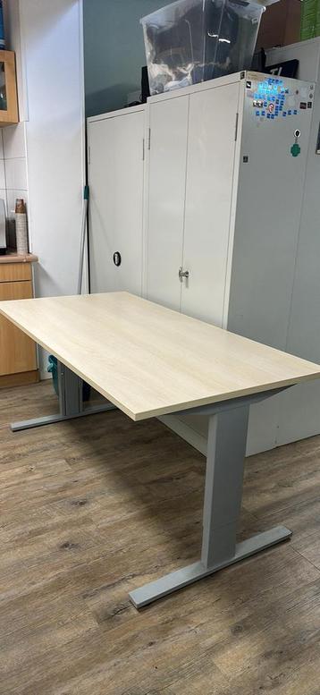 Buro in hoogte (handmatig) verstelbaar 