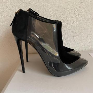 Emporio Armani lage enkellaarsjes - maat 39 (valt kleiner) beschikbaar voor biedingen