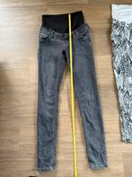 Grijs/zwarte zwangerschapsspijkerbroek maat 28 van Queen Mum, Ophalen of Verzenden, Maat 36 (S), Grijs, Gedragen