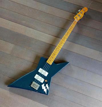 Explorer Telecaster bass beschikbaar voor biedingen