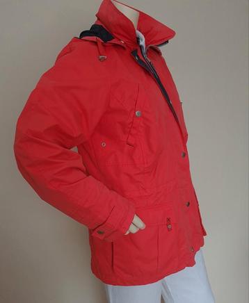 "REVOLUTION" Rood jack met capuchon. Mt.42. Als nieuw! beschikbaar voor biedingen