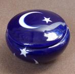 Turks dekseldoosje Pinar Gini Turkije Turkse vlag kobalt, Gebruikt, Porselein of Keramiek, Schaal, Rond