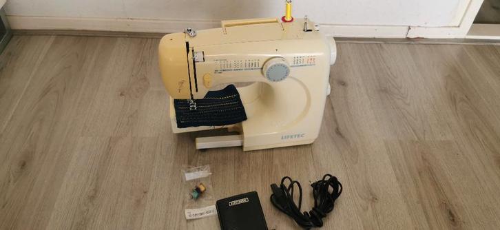 Naaimachine LIFTEC LT8709 werkt goed, Hobby en Vrije tijd, Naaimachines en Toebehoren, Gebruikt, Naaimachine, Overige merken, Ophalen of Verzenden