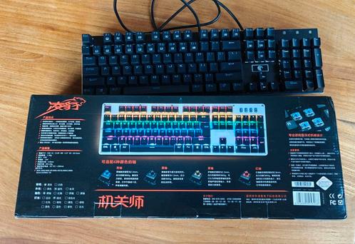Mechanisch toetsenbord outemu blue met verlichting, Computers en Software, Toetsenborden, Gebruikt, Qwerty, Bedraad, Gaming toetsenbord