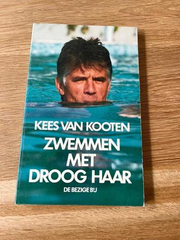 Boek Kees van Kooten Zwemmen met droog haar beschikbaar voor biedingen