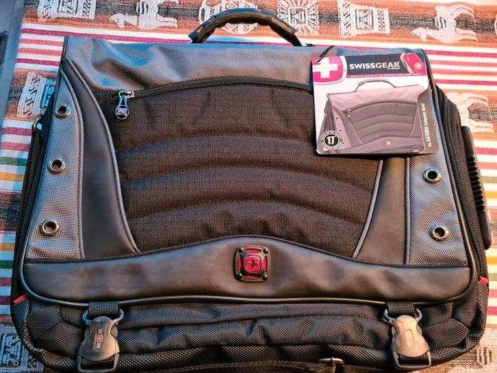 Swissgear Saturn 17 inch laptop messenger tas, Computers en Software, Laptoptassen, Nieuw, Aktetas, 17 inch of meer, Ophalen of Verzenden