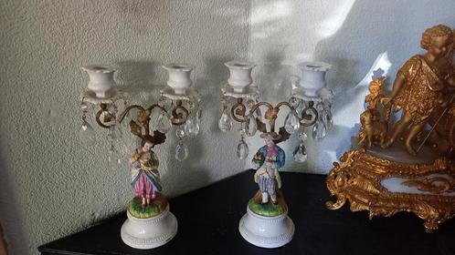 2 antieke metalen kandelaars met porseleinen beelden kristal, Antiek en Kunst, Antiek | Kandelaars, Ophalen of Verzenden