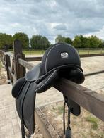 Dressuurzadel Athena Pro 17 inch, Dieren en Toebehoren, Ophalen, Zo goed als nieuw, Dressuur