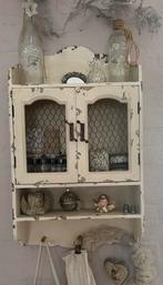 Klein brocante hangkastje, Huis en Inrichting, Kasten | Vitrinekasten, Ophalen, Minder dan 50 cm, Zo goed als nieuw, Minder dan 25 cm