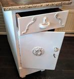 Apart Brocante/ Vintage kastje met deurtje en 4 laden, Ophalen