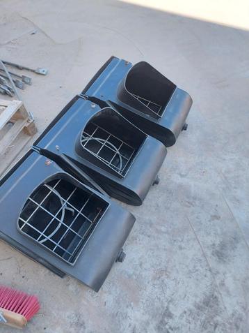 3 combi-feeder voerbak, voerbakken kalveren beschikbaar voor biedingen