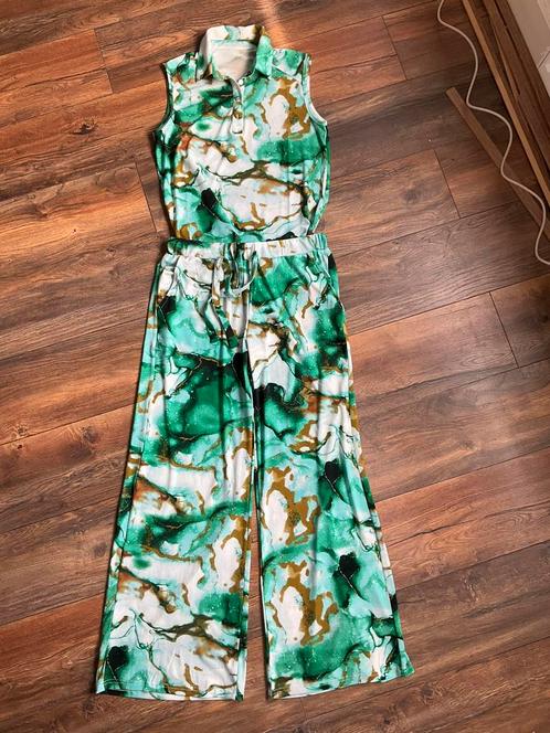 Nieuw! Norah broek en top, travelstof groen print, maat 36, Kleding | Dames, Jasjes, Kostuums en Pakken, Nieuw, Maat 36 (S), Groen