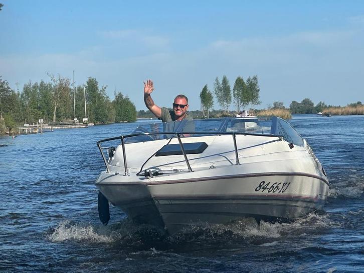 Bayliner 2050 capri, Watersport en Boten, Speedboten, Zo goed als nieuw, 6 meter of meer, Benzine, 120 tot 200 pk, Polyester, Binnenboordmotor