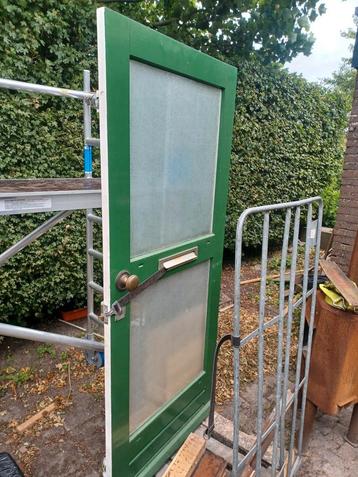 hardhouten deur beschikbaar voor biedingen