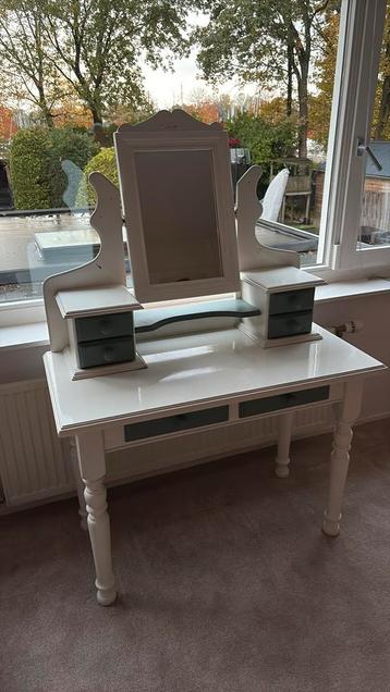 Kaptafel hout met lades en spiegel beschikbaar voor biedingen