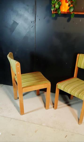 Set eetkamerstoelen CONSTRUCTIVISME jaren 60 groene bekledin beschikbaar voor biedingen