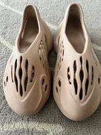 Yeezy Foam Runner Sand Maat 37, Ophalen of Verzenden, Gedragen, Beige, Slippers