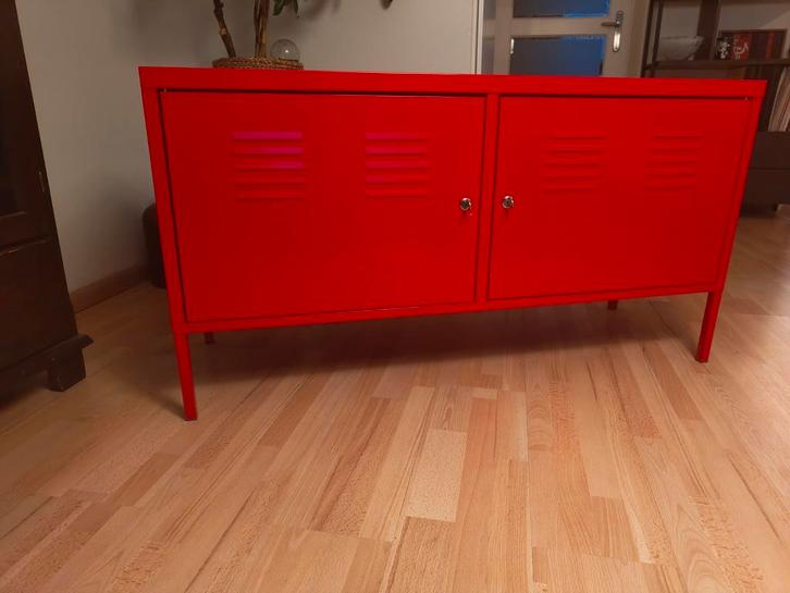 TV-meubel / kastje met deuren | IKEA PS Rood met sleutels, Huis en Inrichting, Kasten | Lockerkasten, Zo goed als nieuw, Ophalen