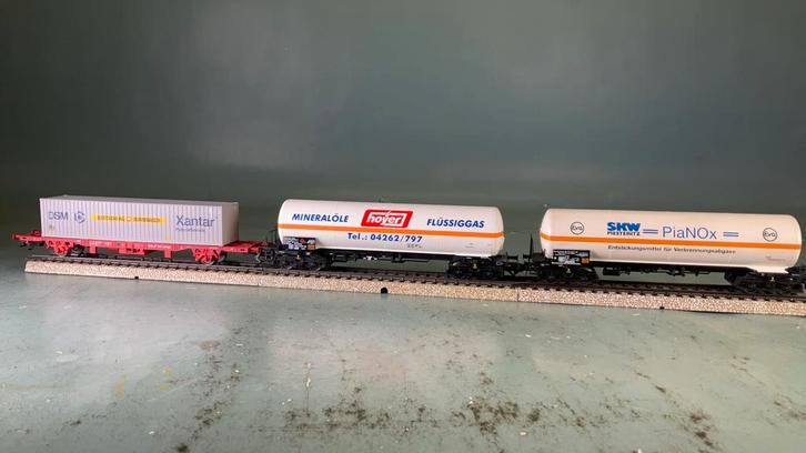 Marklin ho 2 Ketelwagens Hoyer Pianox + Containerwagen DSM., Hobby en Vrije tijd, Modeltreinen | H0, Zo goed als nieuw, Wagon