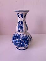 Delfts Blauwe Vaas Handgeschilderd 26 cm, Antiek en Kunst, Antiek | Vazen, Ophalen of Verzenden