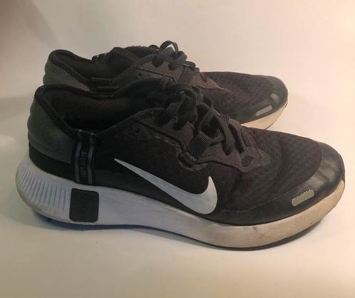 Nike sneakers, zwart wit, maat 39, Kinderen en Baby's, Kinderkleding | Schoenen en Sokken, Gebruikt, Jongen of Meisje, Ophalen of Verzenden