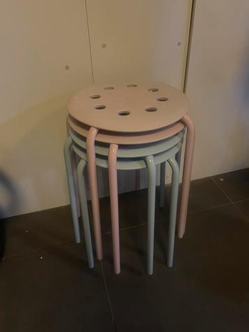 4 krukjes pastel roze en blauw beschikbaar voor biedingen
