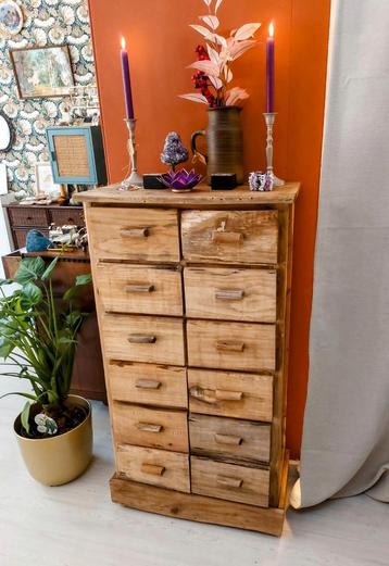 Robuuste Houten Ladekast  beschikbaar voor biedingen