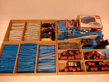 Vintage lego trein onderdelen, wielen en rails 4,5 volt  beschikbaar voor biedingen