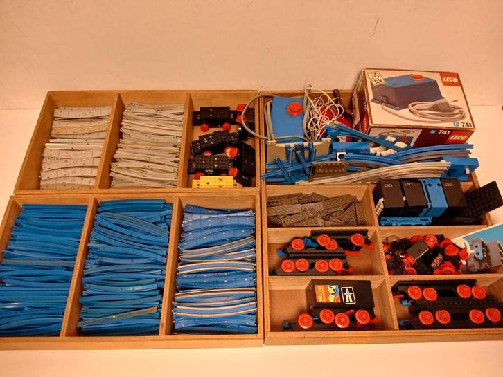 Vintage lego trein onderdelen, wielen en rails 4,5 volt, Kinderen en Baby's, Speelgoed | Duplo en Lego, Gebruikt, Ophalen of Verzenden