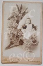 Kabinetfoto baby in guirlande Amersfoort 1890's, Gebruikt, Verzenden, Foto, Voor 1940