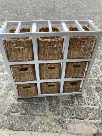 Hout / rotan opbergrek. beschikbaar voor biedingen