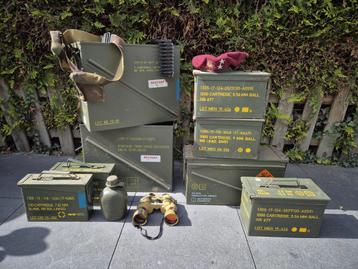 Militaria Collectie - Kisten, Baret, Verrekijker beschikbaar voor biedingen
