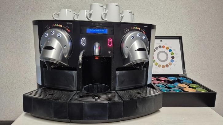 Office coffee machine - NESPRESSO, Witgoed en Apparatuur, Koffiezetapparaten, Zo goed als nieuw, Koffiepads en cups, Combi, 10 kopjes of meer
