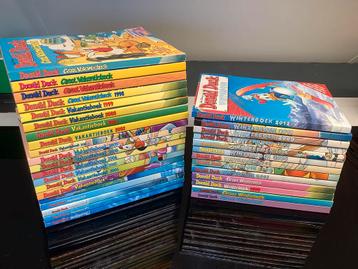Grote stapel Donald Duck vakantie- en winterboeken. beschikbaar voor biedingen