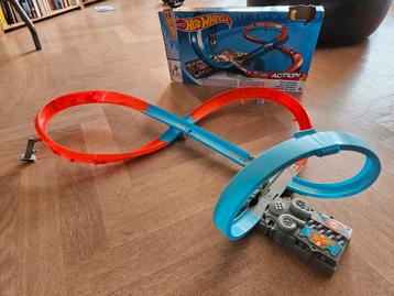 Hot wheels figure 8 raceway  beschikbaar voor biedingen