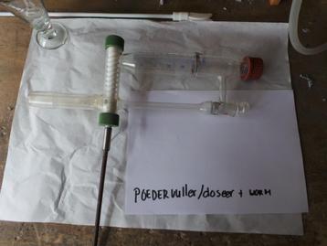 Poedervuller NORMAG 100ml Laboratorium glas beschikbaar voor biedingen