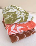 3 Handdoeken, badlakens 1.20X0.60 wit-oranje/groen/bruin, Ophalen of Verzenden, Gebruikt, Handdoek