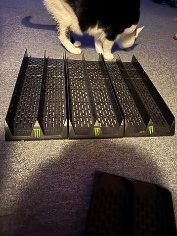 Monster Energy blikhouders / display schappen beschikbaar voor biedingen