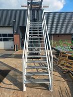 Stalen trap wit. Hoog 3,2 mtr. Nob102, Doe-het-zelf en Verbouw, Ladders en Trappen, Ophalen, Zo goed als nieuw, 2 tot 4 meter