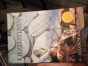 Eleonor Gustafson - Kiezelstenen beschikbaar voor biedingen