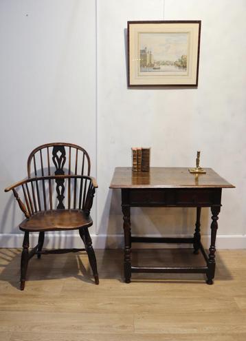 Engels tafeltje / bijzettafel, 17 eeuw beschikbaar voor biedingen