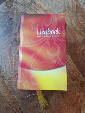 Liedboek -rood/geel beschikbaar voor biedingen