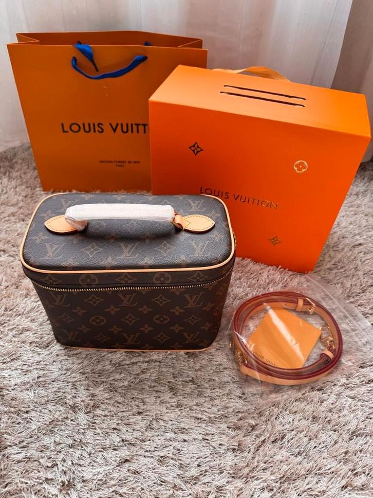 Lv toilettas, Sieraden, Tassen en Uiterlijk, Toilettassen, Nieuw, Bruin, Ophalen of Verzenden