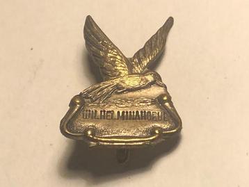 Metalen WILHELMINAHOEVE VLIEGENDE VOGEL Broche (Metaalkl.). beschikbaar voor biedingen